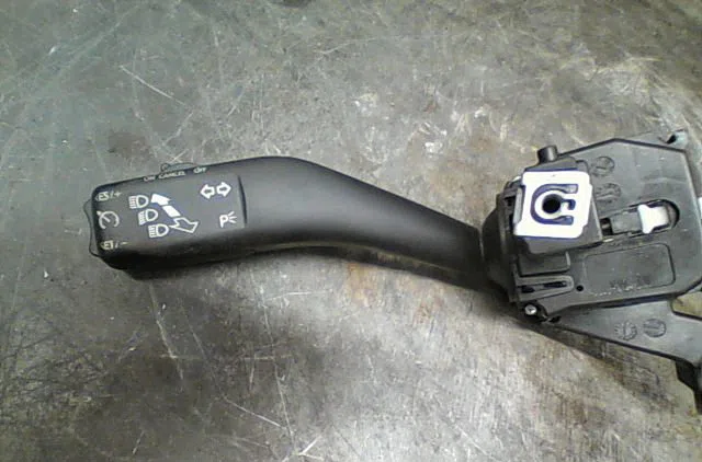 Commande clignotant Seat LEON (1P1) 1.9 tdi (2005-2010) 5 portes occasion — photo 4