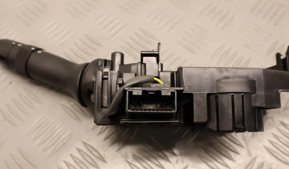 Commande clignotant Toyota AVENSIS Break (_T27_) 2.0 d-4d (adt270_) (2011-2018) occasion — photo 2