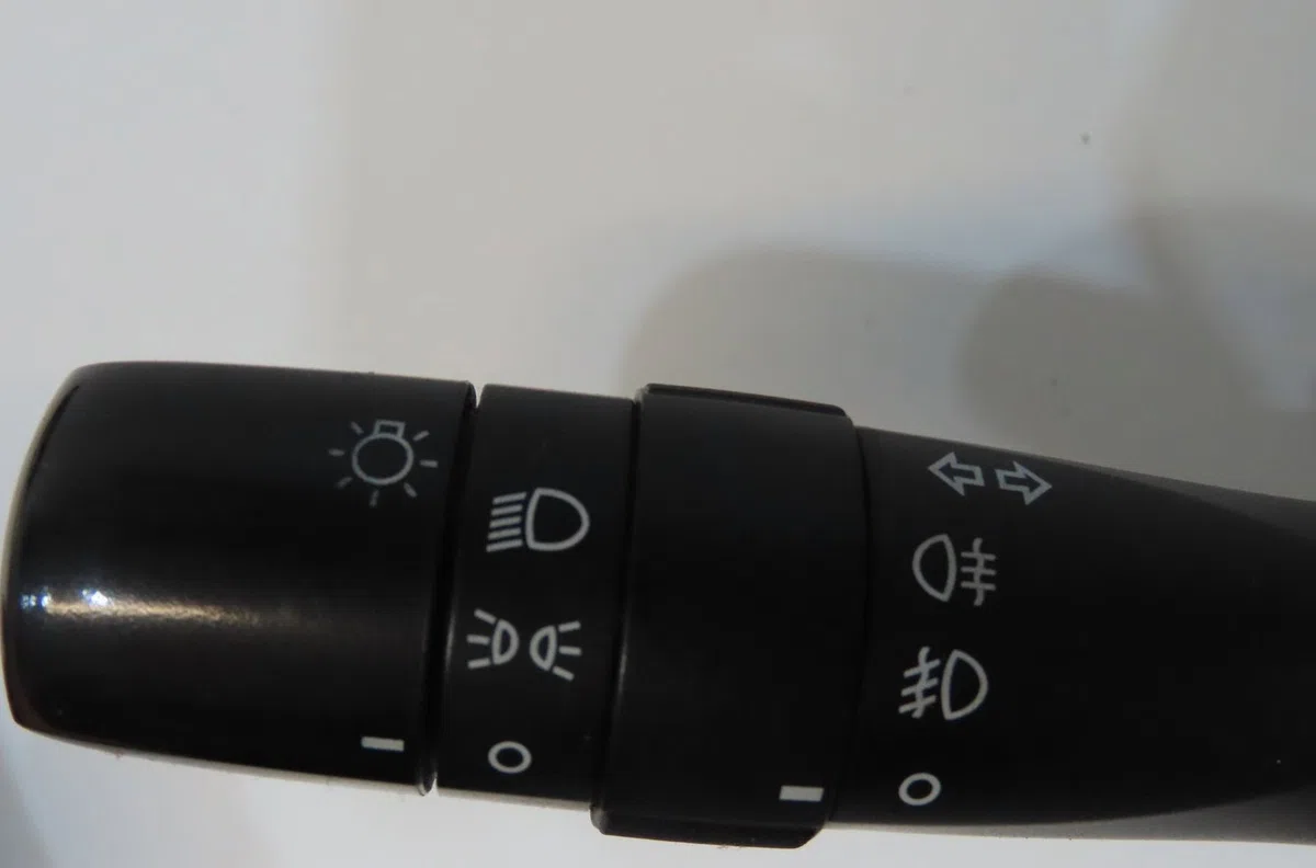 Commande clignotant Toyota VERSO (_R2_) 2.0 d-4d (aur20_) (2009-2018) occasion — photo 2