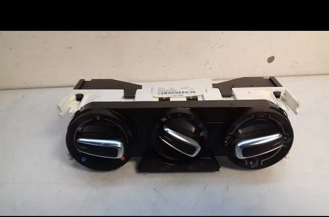 Commande de chauffage Audi A1 (8X1, 8XK) 1.6 tdi (2011-2015) 3 portes occasion — photo 2