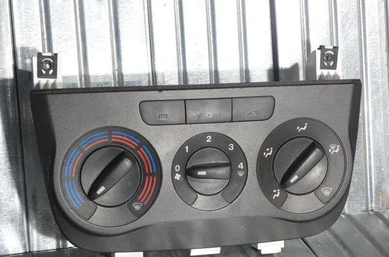 Commande de chauffage FIAT GRANDE PUNTO occasion — photo 3