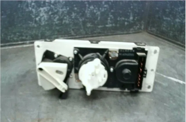 Commande de chauffage Jeep CHEROKEE (XJ) 2.5 td 4x4 (1988-2001) occasion — photo 2