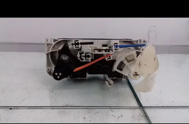 Commande de chauffage Nissan MICRA III (K12) 1.2 16v (2003-2010) occasion — photo 3