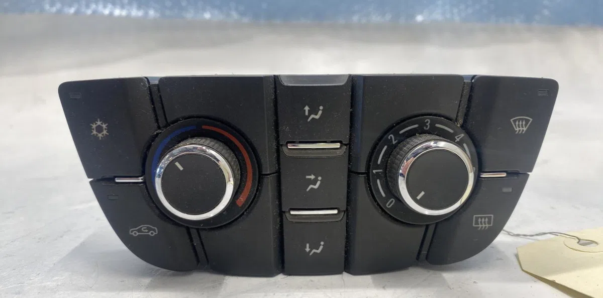 Commande de chauffage Opel ASTRA J (P10) 1.7 cdti (68) (2009-2015) occasion — photo 2