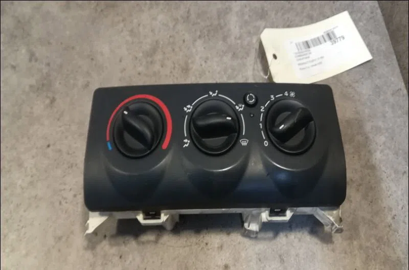 Commande de chauffage Renault CLIO II (BB_, CB_) 1.2 16v (bb05, bb0w, bb11, bb27, bb2t, bb2u, bb2v, cb05,... (2001-2016) 3 portes occasion — photo 4