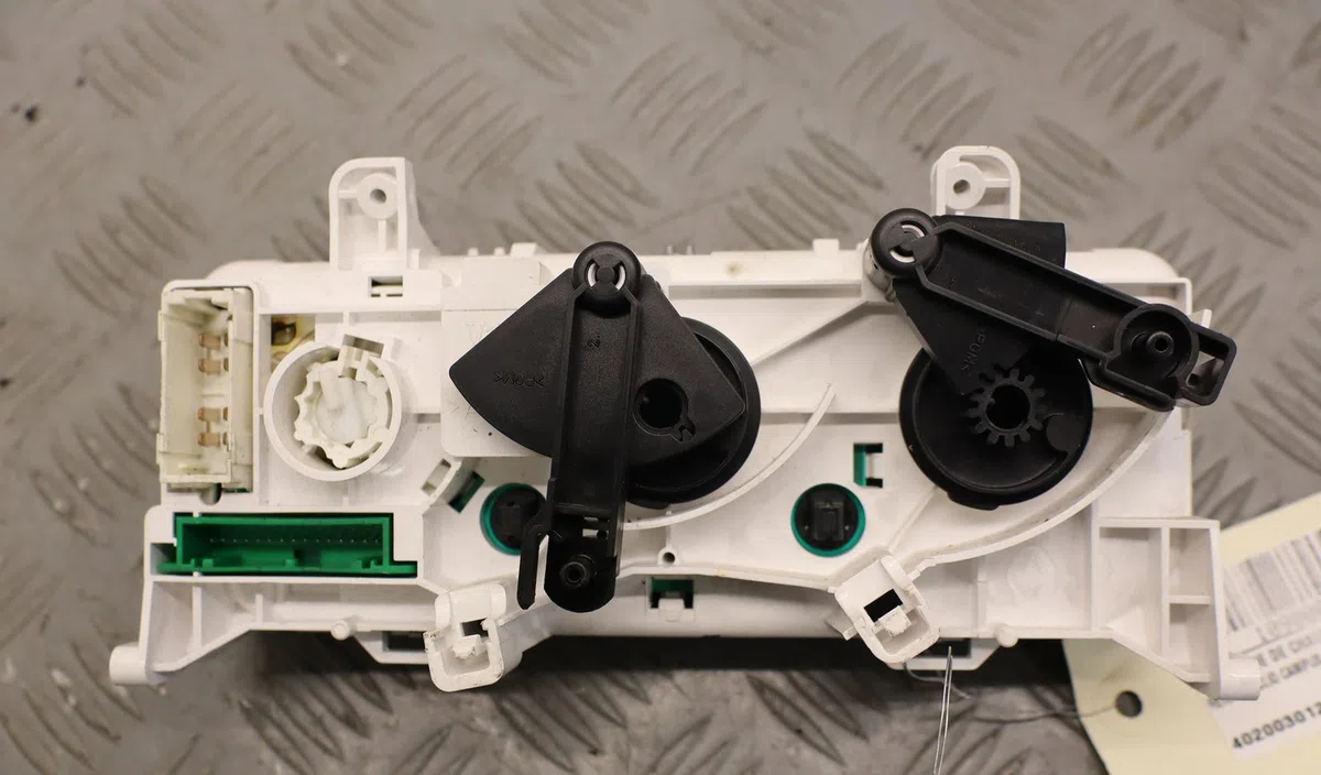Commande de chauffage Renault CLIO II (BB_, CB_) 1.2 (bb0a, bb0f, bb10, bb1k, bb28, bb2d, bb2h, cb0a,... (1998-2010) 5 portes occasion — photo 2