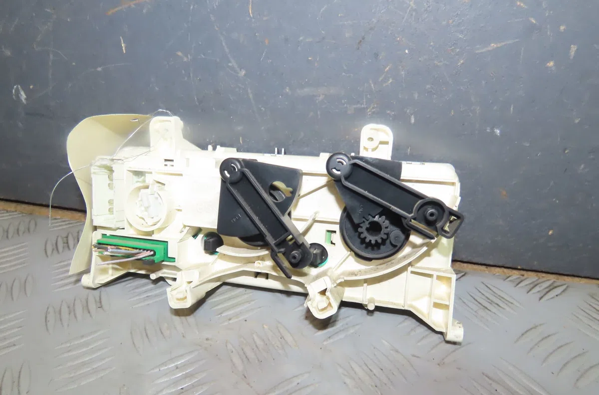 Commande de chauffage Renault CLIO II (BB_, CB_) 1.5 dci (b-cb08) (2001-2005) 5 portes occasion