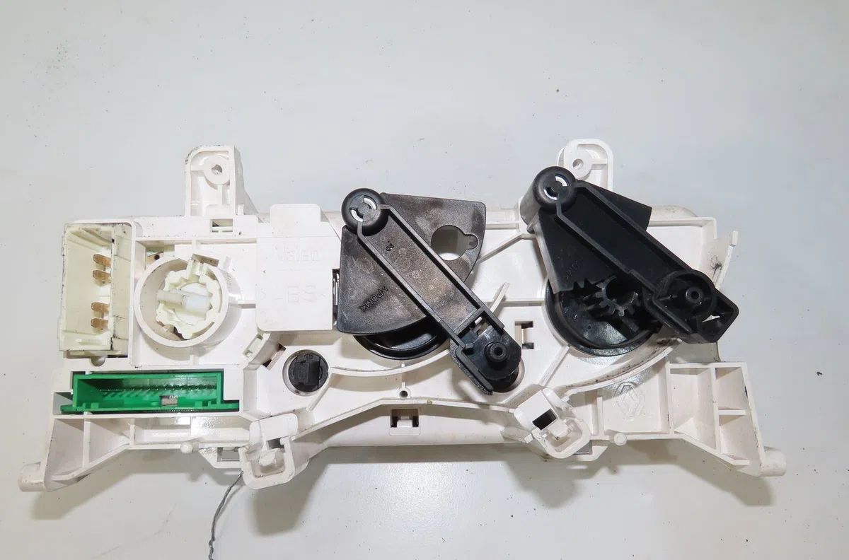 Commande de chauffage Renault CLIO II (BB_, CB_) 1.5 dci (b-cb3m) (2005-2010) 3 portes occasion — photo 2