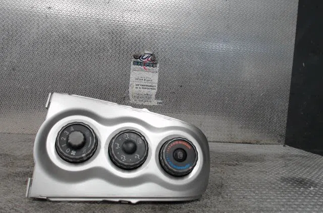 Commande de chauffage TOYOTA YARIS 2  YARIS 2 PHASE 1 occasion — photo 2
