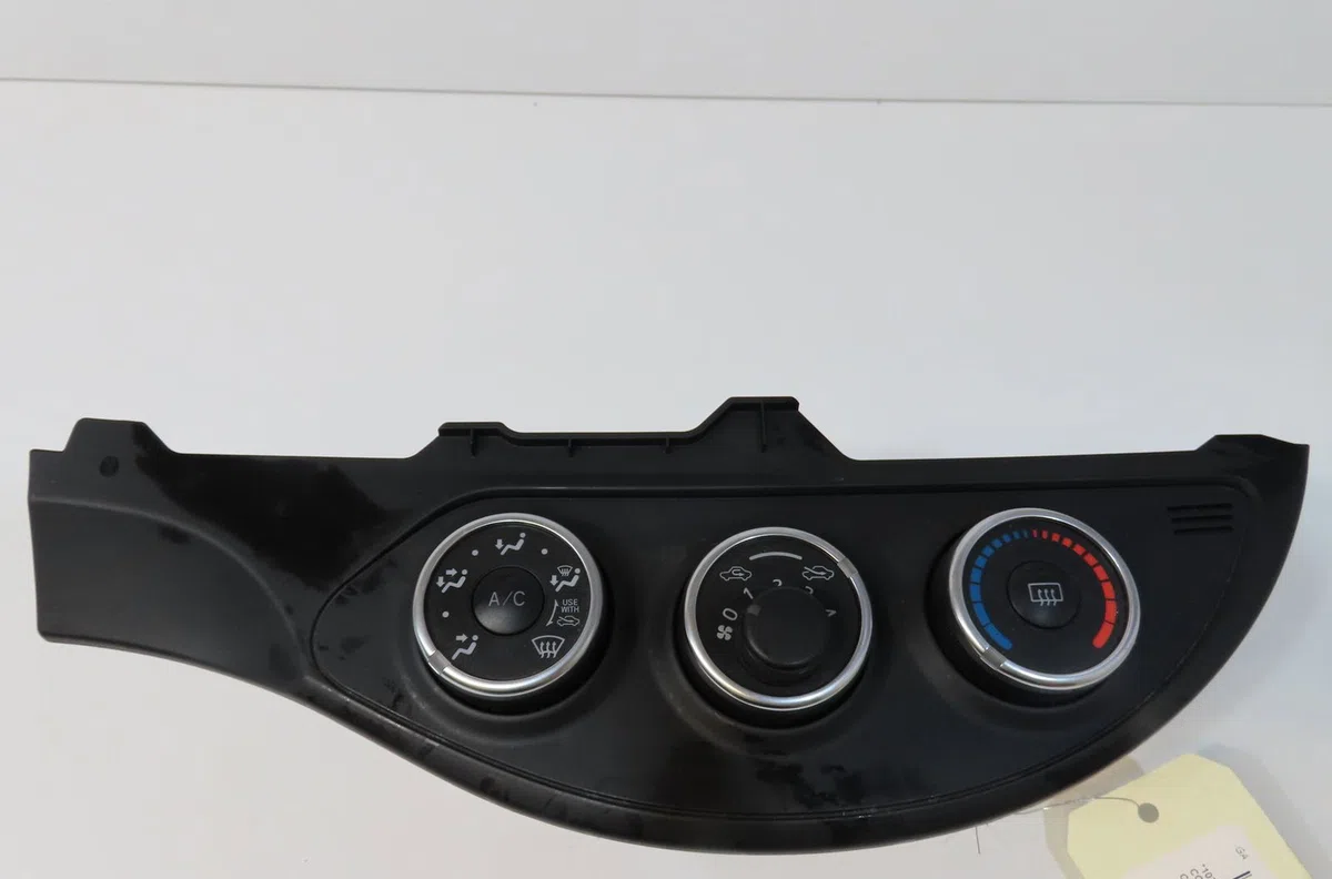 Commande de chauffage Toyota YARIS (_P13_) 1.0 (ksp130_) (2010) occasion — photo 2