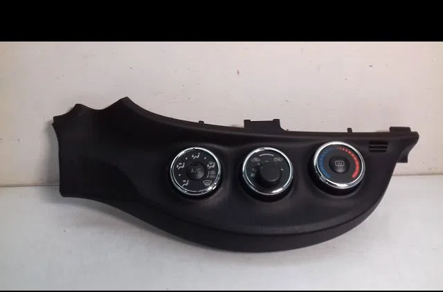 Commande de chauffage Toyota YARIS (_P13_) 1.4 d (nlp130_) (2011) occasion — photo 3