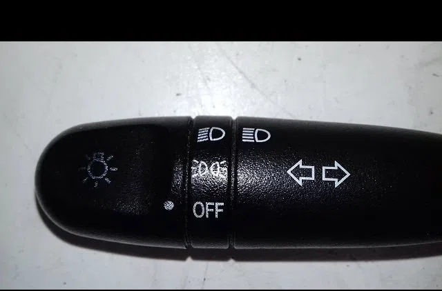 Commande eclairage Chevrolet AVEO - KALOS 3-5 portes (T250, T255) 1.2 lpg (2008-2011) occasion — photo 2