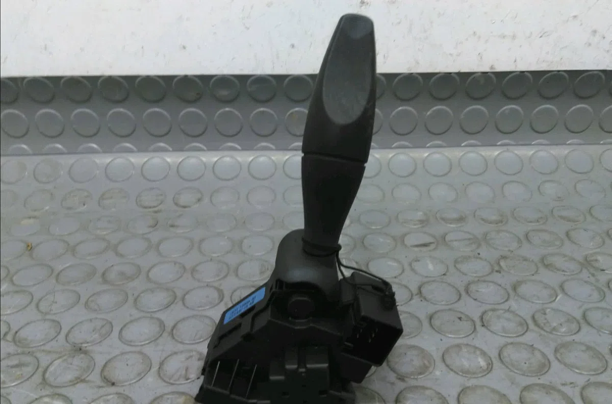 Commande eclairage Ford FIESTA V (JH_, JD_) 1.3 (2001-2008) 3 portes occasion — photo 4