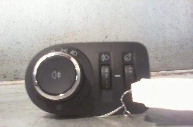 Commande eclairage OPEL CORSA 2011 occasion — photo 3