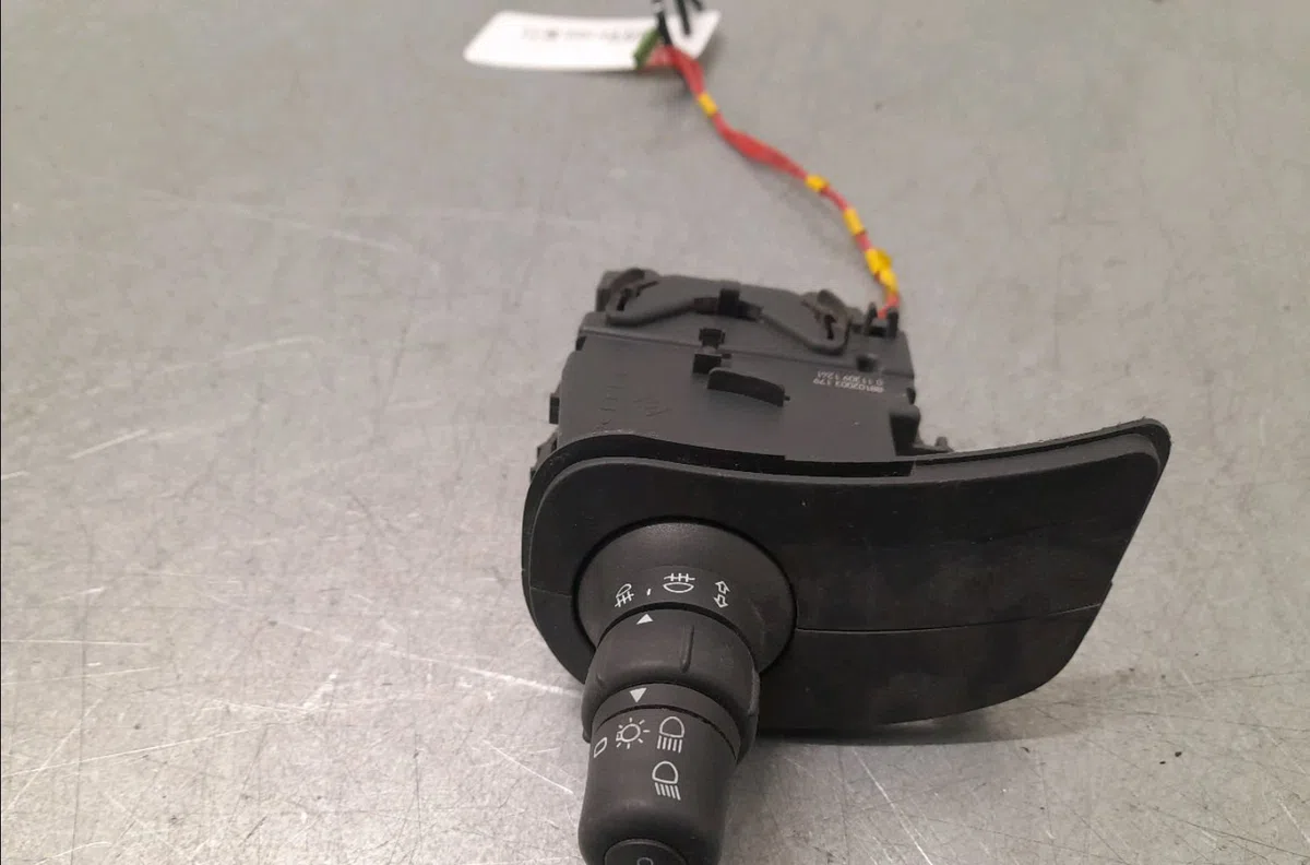 Commande eclairage Renault CLIO III (BR0-1, CR0-1) 1.5 dci (2010-2014) 3 portes occasion — photo 2