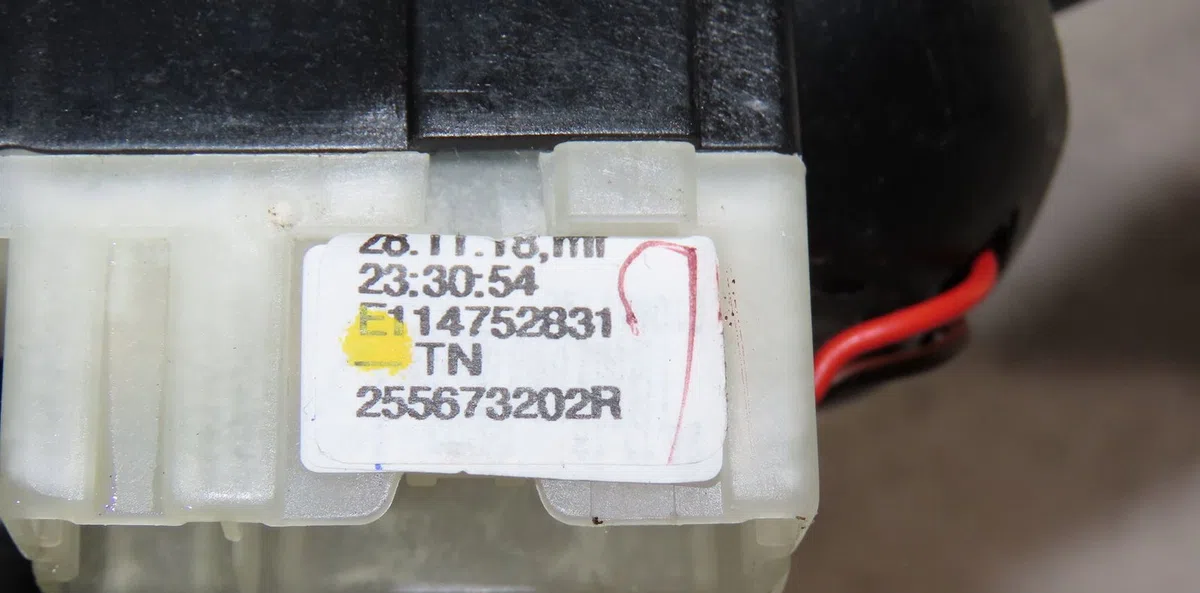 Commande eclairage Renault CLIO IV (BH_) 0.9 tce 90 (2012) 5 portes occasion — photo 2