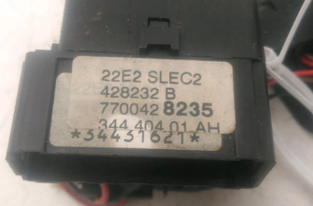 Commande eclairage Renault MEGANE I Cabriolet (EA0-1_) 1.6 16v (ea04, ea0b, ea11, ea1j) (1999-2003) occasion — photo 3