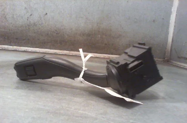 Commande essuie glace Audi A4 B7 Avant (8ED) 2.5 tdi (2004-2006) occasion — photo 2