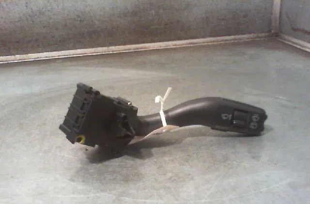 Commande essuie glace Audi A4 B7 Avant (8ED) 2.5 tdi (2004-2006) occasion — photo 3