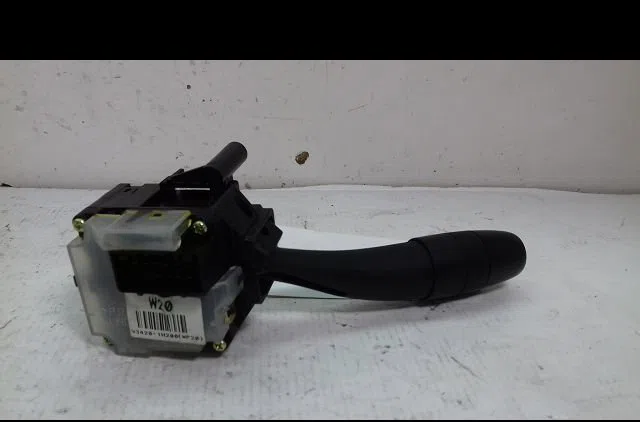 Commande essuie glace Kia CEE'D SW (ED) 1.6 crdi 90 (2007-2012) occasion — photo 4