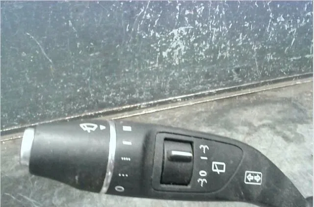 Commande essuie glace Mercedes-benz CLASSE A (W176) A 200 cdi - d (176.008) (2014-2018) occasion — photo 2