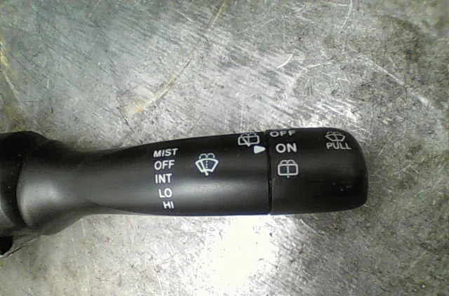 Commande essuie glace PEUGEOT 107 Phase 1 06-2005--12-2008 occasion — photo 4