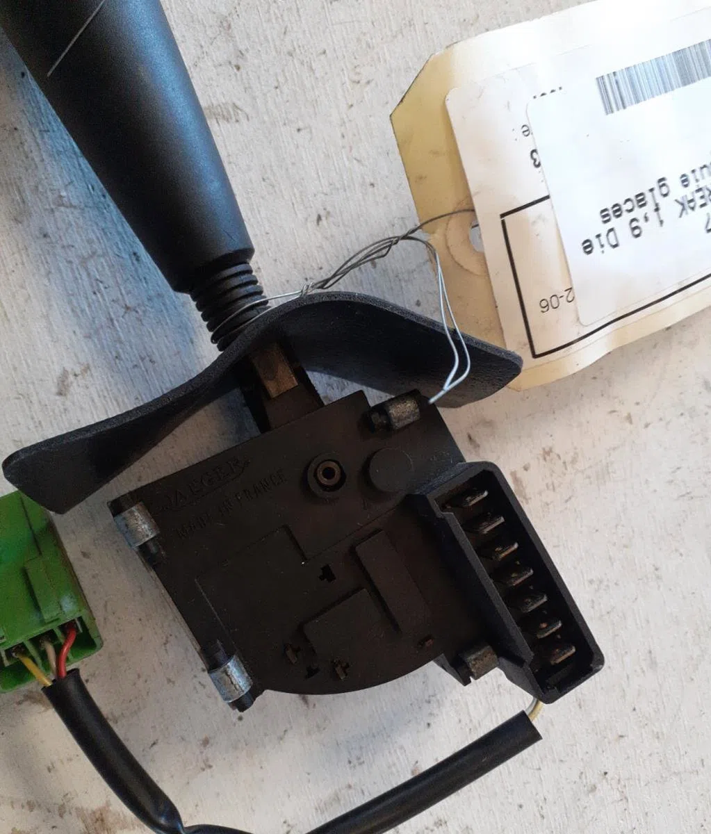 Commande essuie glace Peugeot 405 I Break (15E) 1.9 d (1988-1992) occasion — photo 2