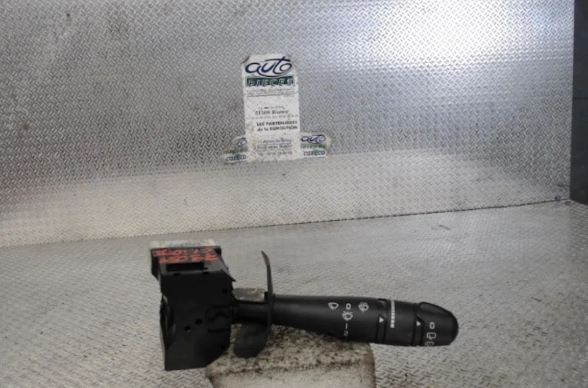 Commande essuie glace Renault CLIO II (BB_, CB_) 1.5 dci (b-cb07) (2001-2009) 3 portes occasion — photo 2