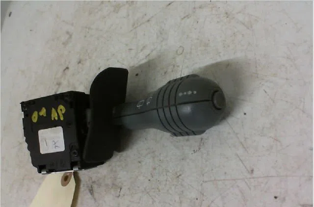 Commande essuie glace RENAULT TWINGO I Phase 3 08-2000--06-2007 1.2i occasion — photo 2