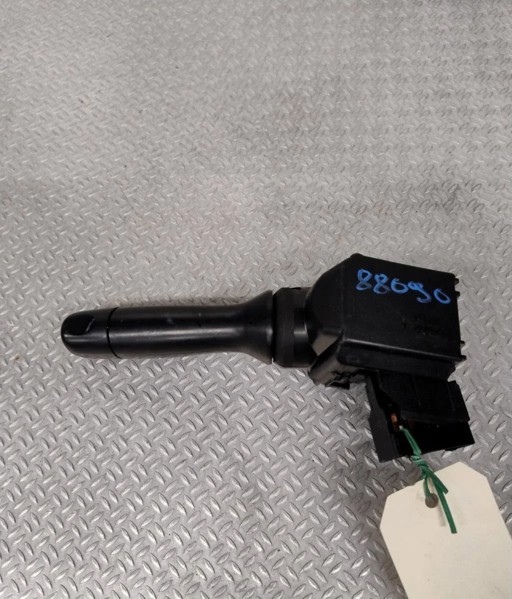 Commande essuie glace TOYOTA AYGO 2  AYGO 2 PHASE 1 occasion — photo 2