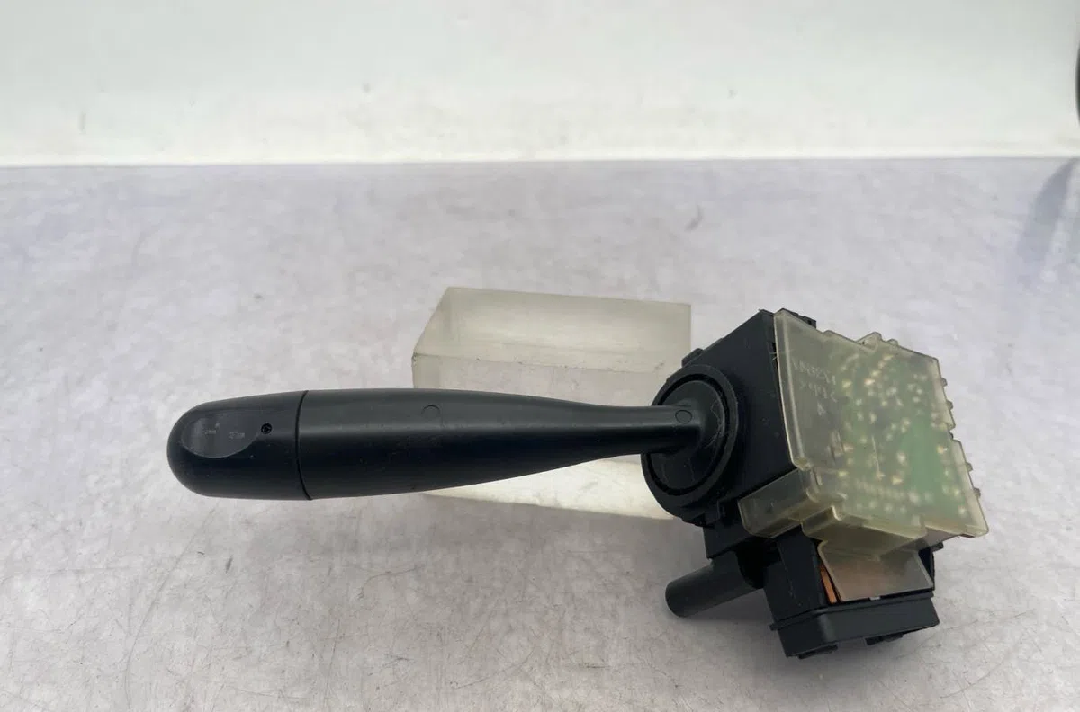 Commande essuie glace TOYOTA YARIS 1 PHASE 1 occasion — photo 4