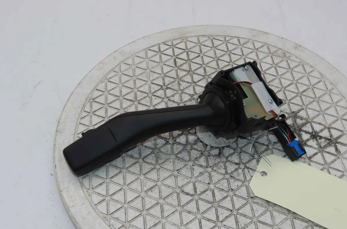 Commande essuie glace VOLKSWAGEN TOURAN I occasion — photo 2