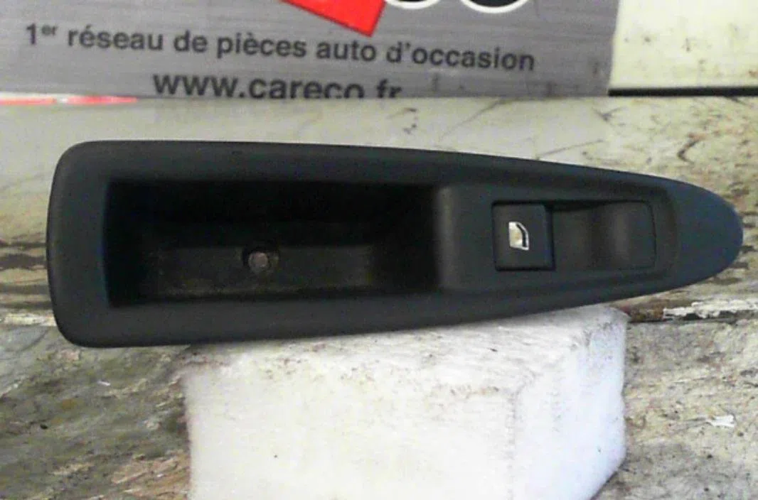 Commande leve-glace porte arrière droite CITROEN C4 1  C4 1 PHASE 1 occasion — photo 2