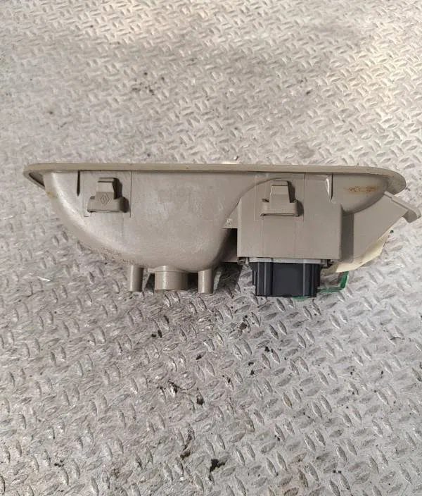 Commande leve-glace porte arrière droite RENAULT CLIO 3  CLIO 3 PHASE 1 occasion — photo 2