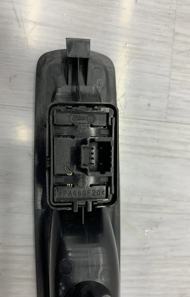 Commande leve-glace porte arrière droite RENAULT MEGANE 3 PHASE 2 occasion