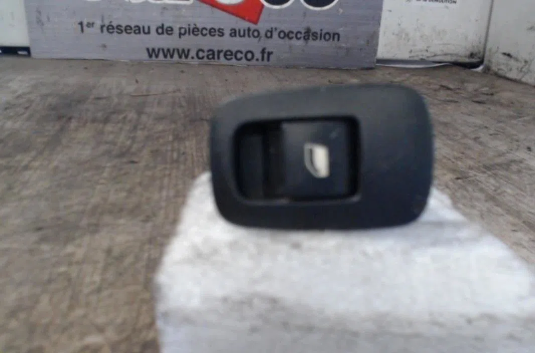Commande leve-glace porte arrière gauche CITROEN C4 GRAND PICASSO 1  C4 GRAND PICASSO 1 occasion — photo 2