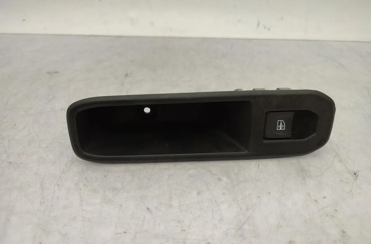 Commande leve-glace porte arrière gauche DACIA DUSTER 2 PHASE 2 occasion — photo 2