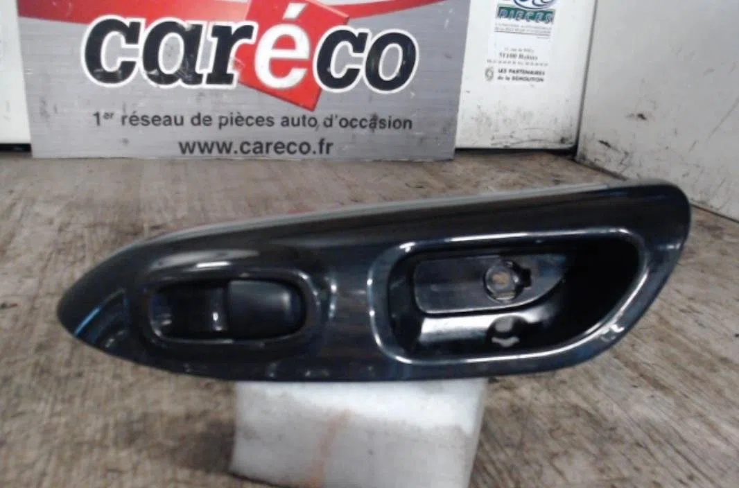Commande leve-glace porte arrière gauche NISSAN JUKE 1 PHASE 1 occasion — photo 2