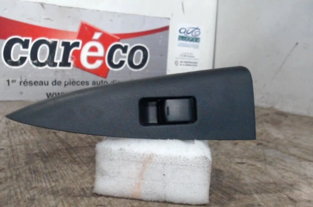 Commande leve-glace porte arrière gauche NISSAN NOTE 1  NOTE 1 PHASE 1 occasion — photo 2