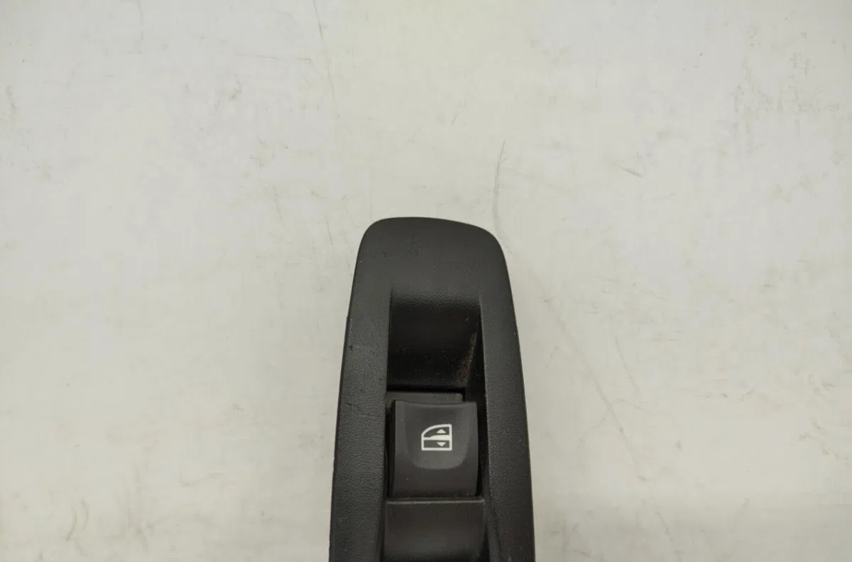Commande leve-glace porte arrière gauche RENAULT MEGANE 4 PHASE 1 occasion — photo 2