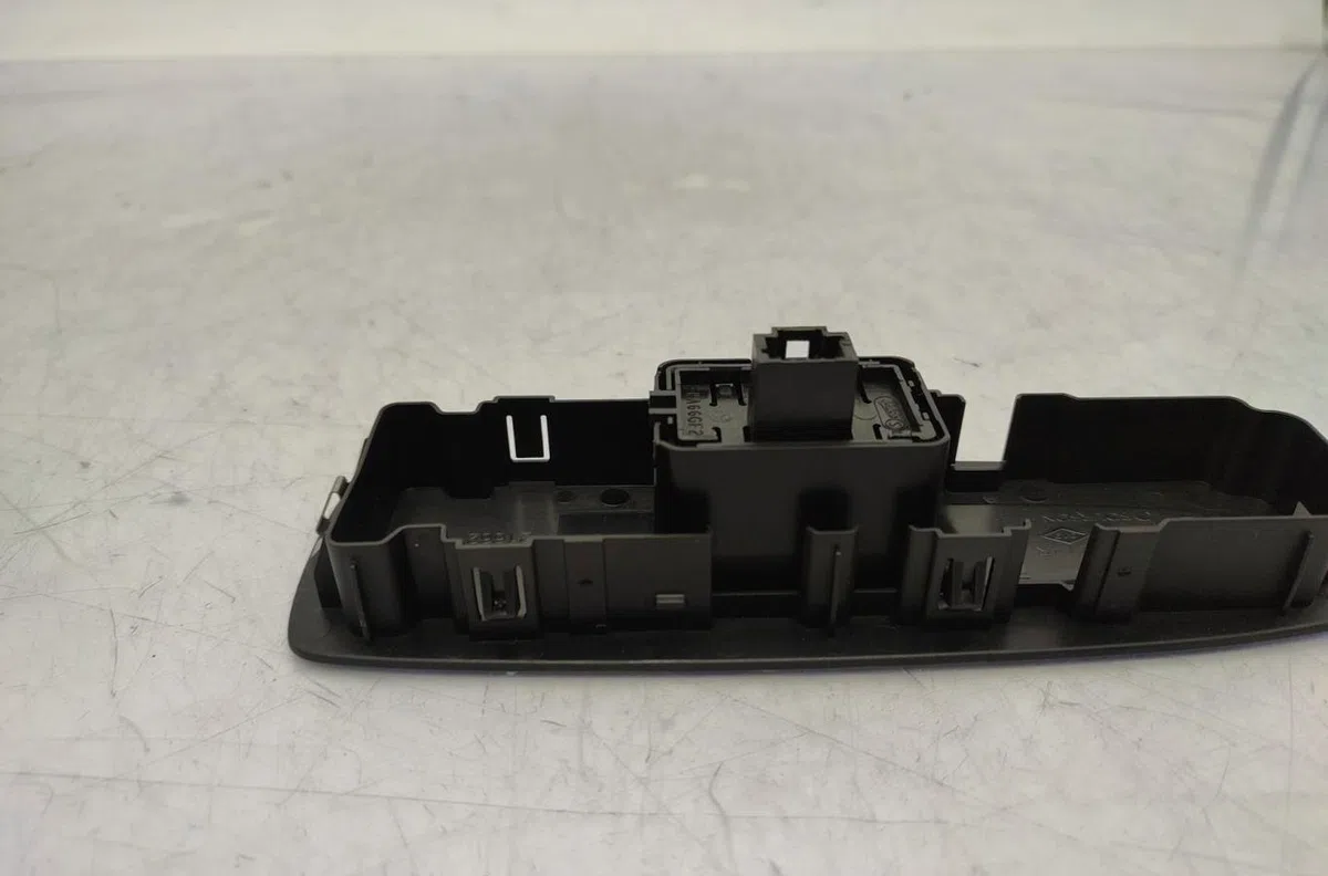 Commande leve-glace porte arrière gauche RENAULT SCENIC 4 occasion — photo 2
