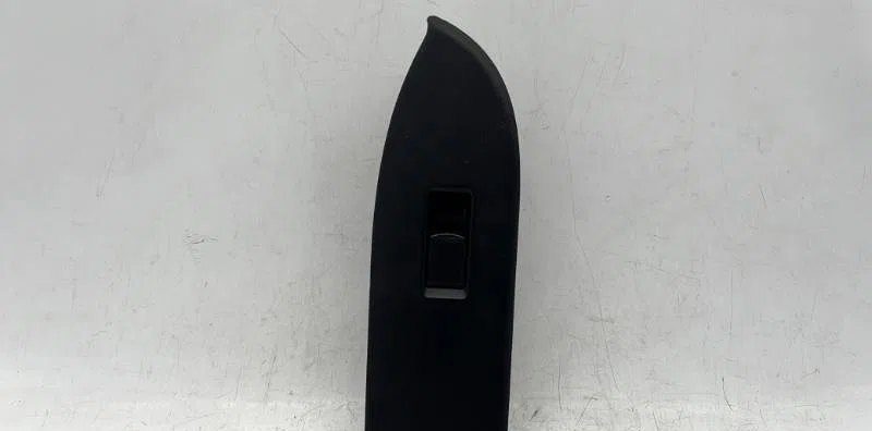 Commande leve-glace porte arrière gauche SUZUKI GRAND VITARA 2 PHASE 1 occasion — photo 2