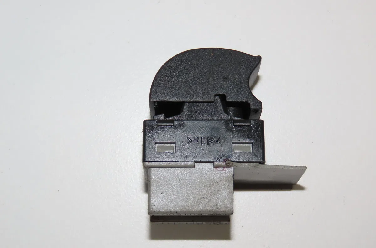 Commande lève-glace porte avant droite Audi A3 (8L1) 1.6 (1996-2003) occasion — photo 2