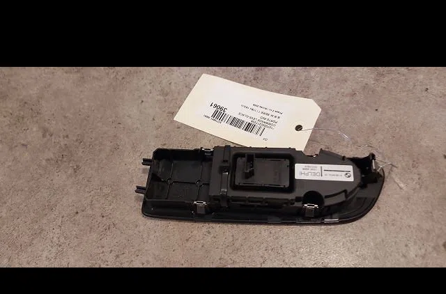 Commande lève-glace porte avant droite Bmw 1 (E81) 118 d (2006-2011) 3 portes occasion — photo 2