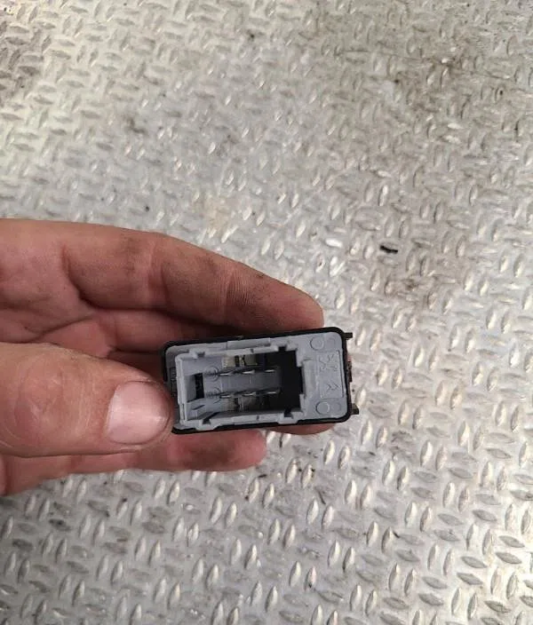 Commande lève-glace porte avant droite CITROEN BERLINGO 2  BERLINGO 2 PHASE 3 occasion — photo 2