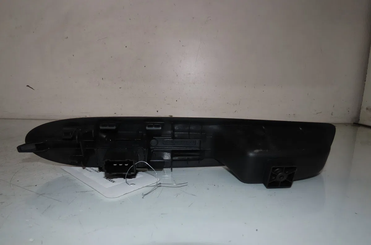 Commande lève-glace porte avant droite Citroën DS3 Décapotable 1.6 vti 120 (2013-2015) occasion — photo 2