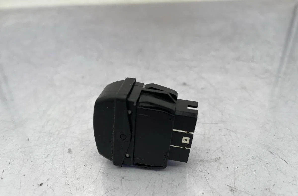 Commande lève-glace porte avant droite CITROEN XSARA PICASSO PHASE 1 occasion — photo 4