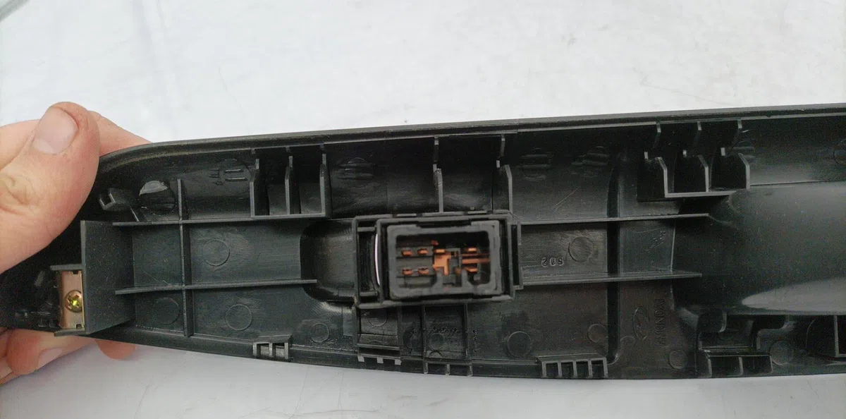 Commande lève-glace porte avant droite HYUNDAI GETZ PHASE 1 occasion — photo 2