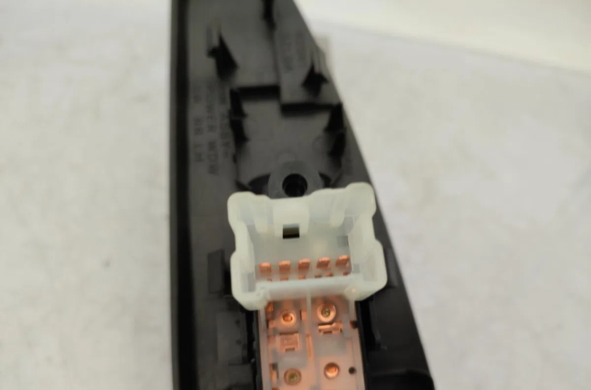Commande lève-glace porte avant droite NISSAN PULSAR occasion — photo 4