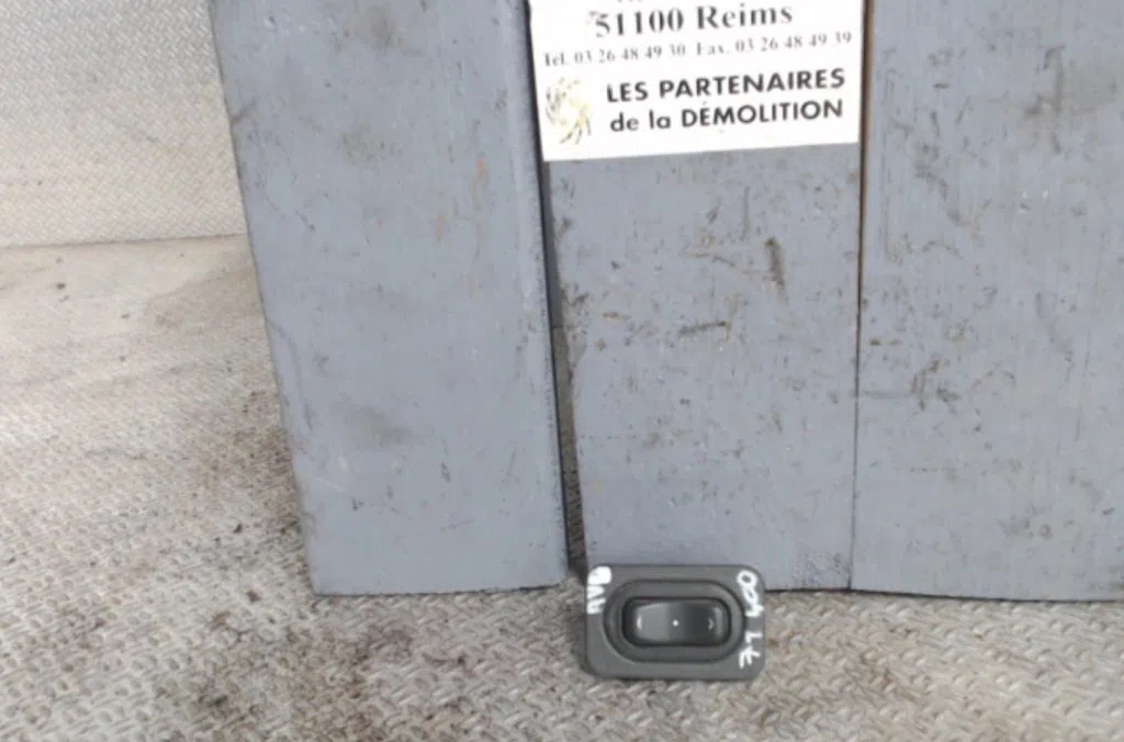 Commande lève-glace porte avant droite OPEL CORSA C  CORSA C PHASE 2 occasion — photo 2